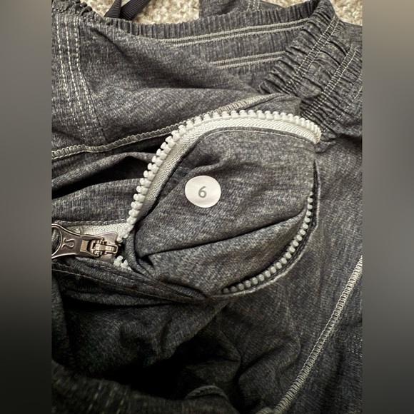 Lululemon Step Lively Crop
Heathered Texture Printed Greyt Deep Coal - Picture 3 of 3